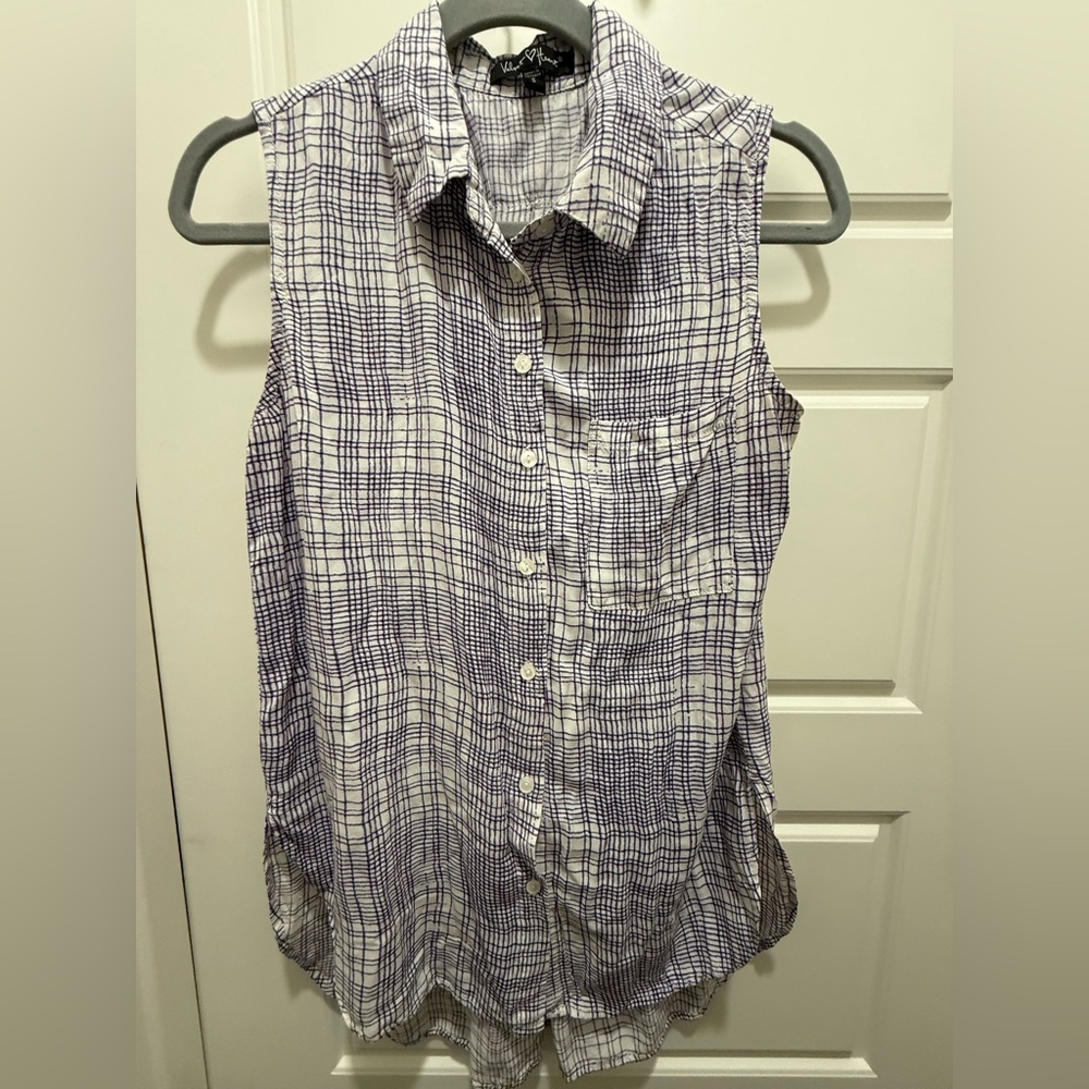 Velvet Heart Purple Collared Sleeveless Blouse. Size Small